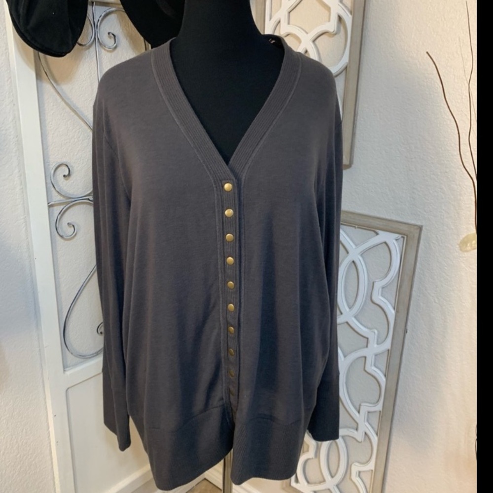 Like New! Gray clothing Ave snap up v neck sweater